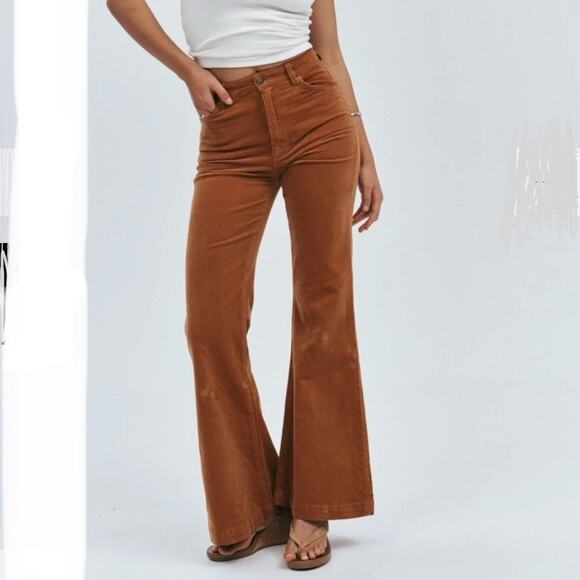 ROLLA'S Eastcoast Flare High Rise Corduroy Stretch Pant in Caramel Cord, Size 26 - Picture 1 of 16